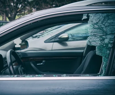 Auto glass replacement service